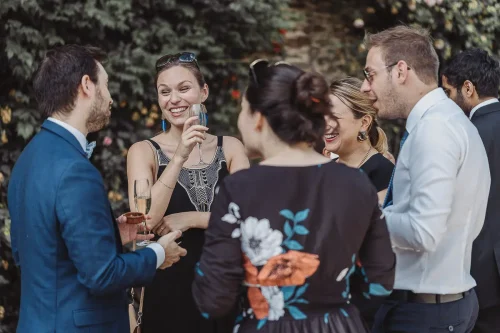 Un mariage magique au Château de la Colaissière, un lieu d’exception niché à Saint-Sauveur-de-Landemont. Cette journée a été une véritable fête de l’amour, marquée par des moments intenses d’émotion, de rires et de complicité. De la cérémonie touchante aux danses endiablées, chaque instant a été une célébration unique de leur union.